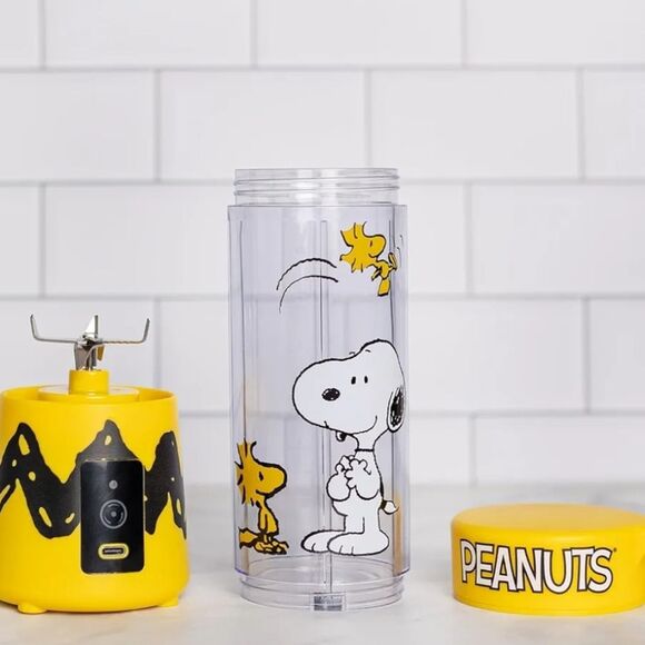 Uncanny Brands Peanuts, Snoopy, & Woodstock USB Rechargeable Portable Blender - Picture 7 of 11
